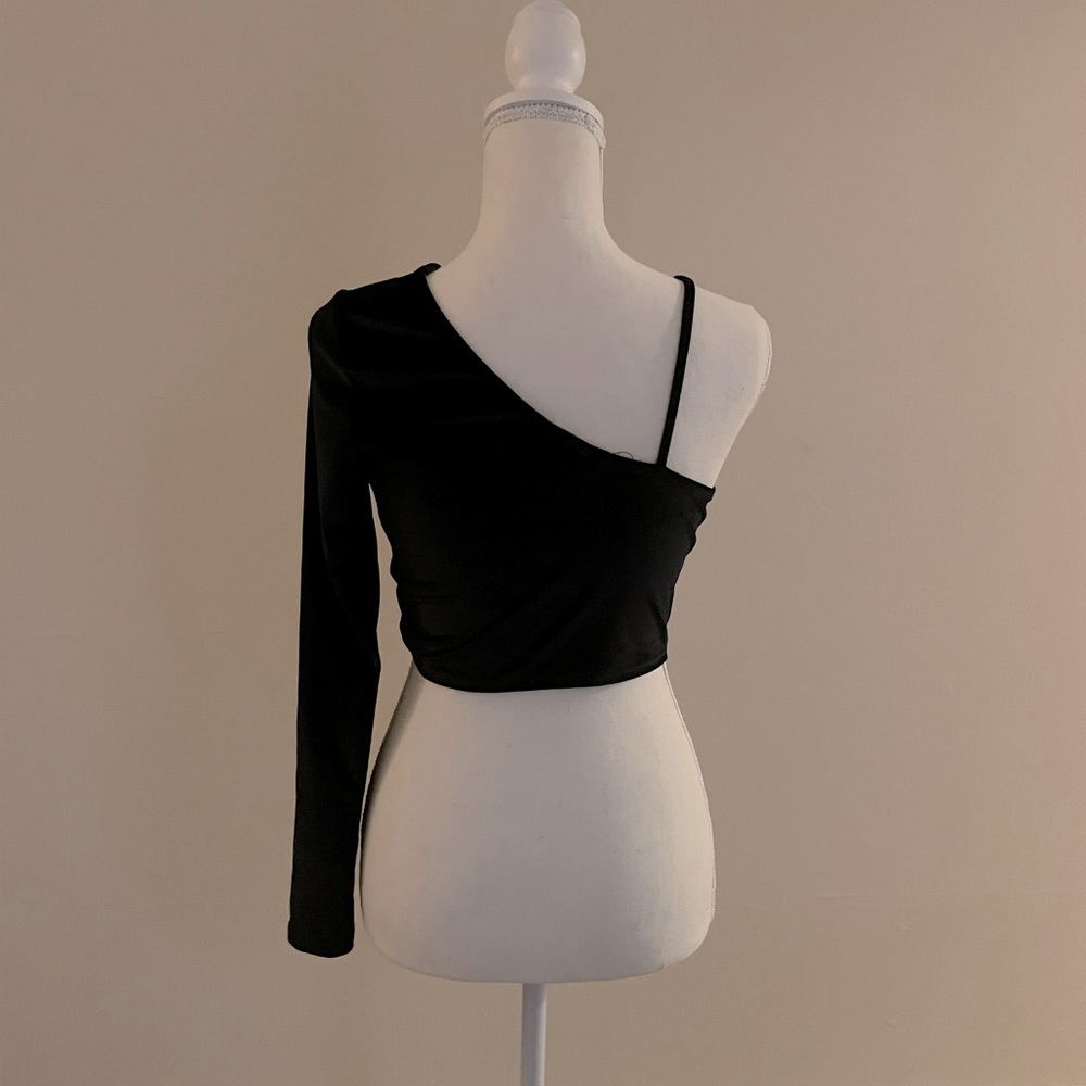 One shoulder velvet crop top